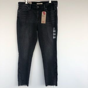NWT Levis 711 SKINNY Ankle Sculpt Black jeans
